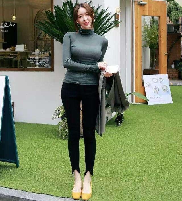 我喜欢紧身裤搭配紧身衣，好身材从现在开始