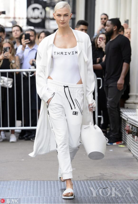 舒适、时尚、显腿长!这个夏天，时髦界都在pick澡堂拖!