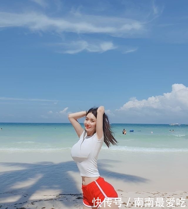  [连衣裤]街拍美女：身姿曼妙的小姐姐，吊带裙穿搭，秀出完美曲线！