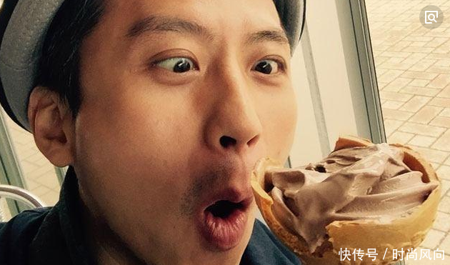 明星吃雪糕照片曝光，杨颖吃的好假，邓超吃的夸张，就他吃的最真