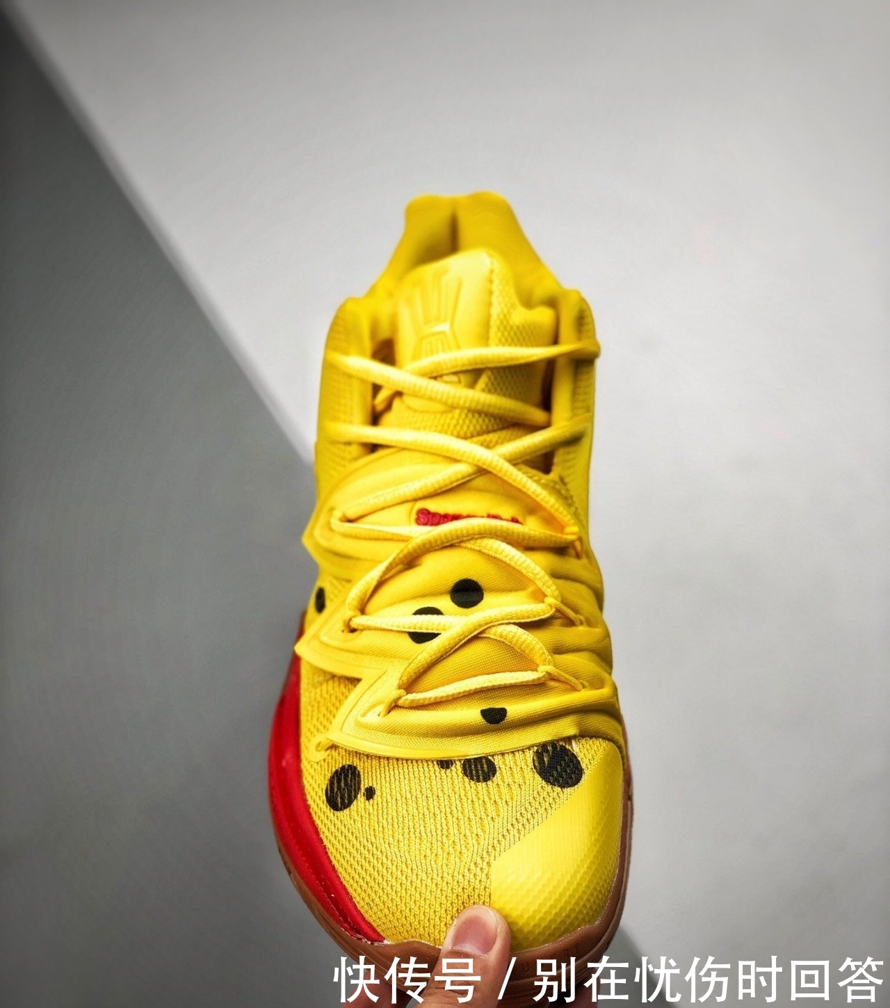  『配色』Nike Kyrie 5 X 海绵宝宝球鞋合作款球鞋中最萌配色开箱测评！