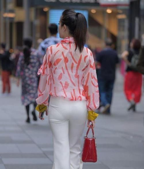  「套装」街拍：美目盼兮的小姐姐，一件套装裙，时尚唯美气质