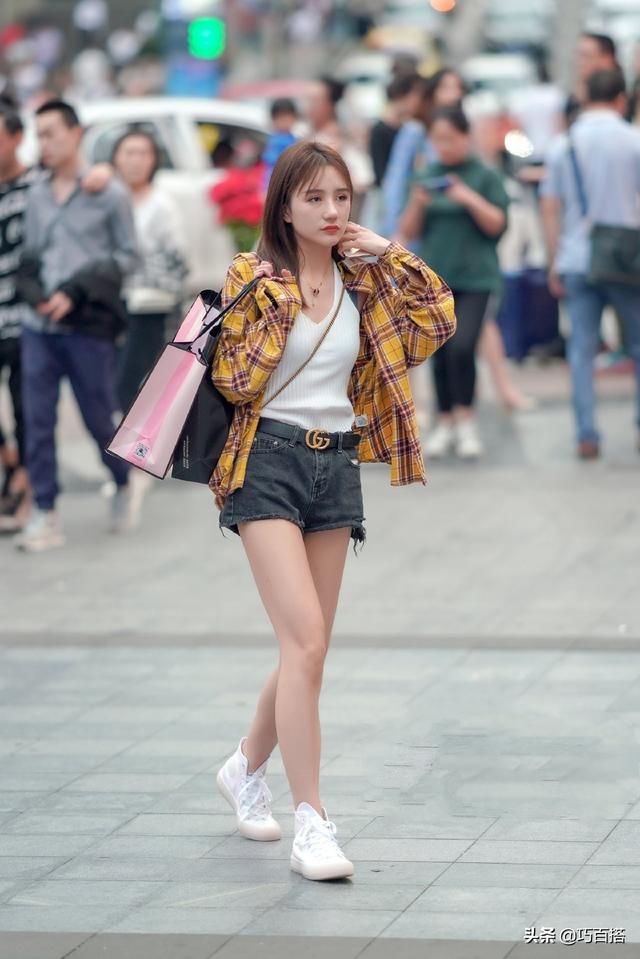  『小姐姐』衬衫这样穿一点不像程序员，清新时髦又养眼，最靓的仔就是你