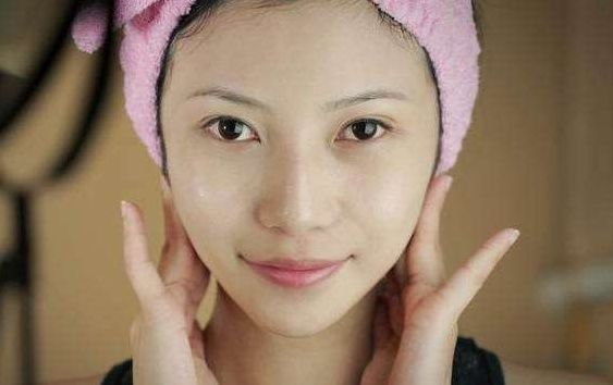 睡前用维生素e擦脸可以美白!但很多女人在乱用，难怪皮肤不好!