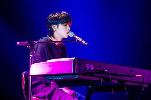 手》最受质疑的两人:结石姐本人回应,华晨宇被