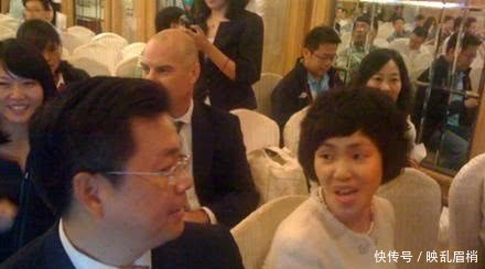 哥哥曾是中国首富，她却选择嫁给哥哥的司机，后帮老公成百亿富豪