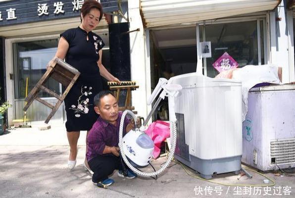  『小伙』谁说娶妻难？看山东1米个子小伙迎娶1.7娇妻，如今生活美满