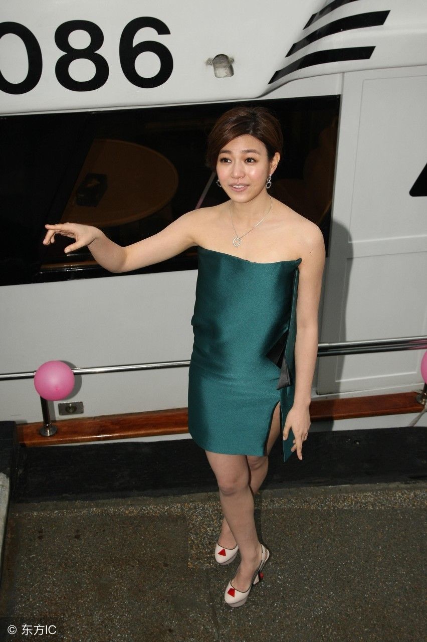 陈妍希出席活动，网友:这裙子穿得太有韵味了，女人味十足