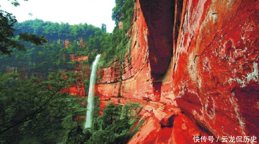 中国最诡异的河流! 两岸毒蛇出没, 一到下雨天就变成“血河”