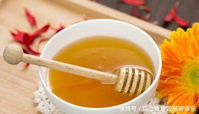 「 皮肤」坚持一周淡斑除皱又嫩肤，皮肤变得白嫩有弹性，蜂蜜加它涂抹脸部