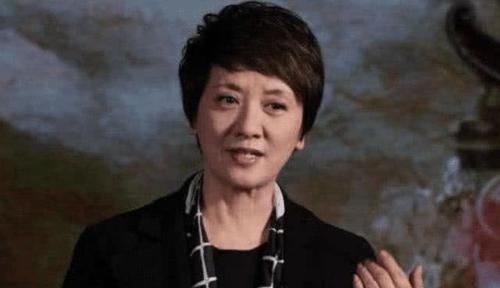  [过度的保养]62岁杨丽萍和63岁邓婕告诉你，过度保养和自然衰老的差别