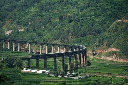  「我国」我国最特殊大桥，火车经过必须鸣笛30秒，知道原因后让