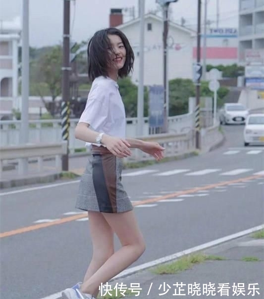  【演绎】半身裙+帆布鞋，基础款演绎不一样的美