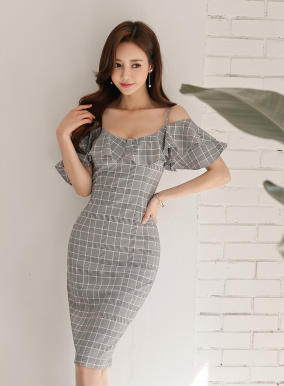 女神孙允珠，灰质石岩苜蓿柔波花边网格裙