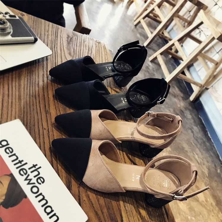 女人的鞋柜里怎么能少得了一双高跟鞋呢?时尚魅力又彰显迷人气质