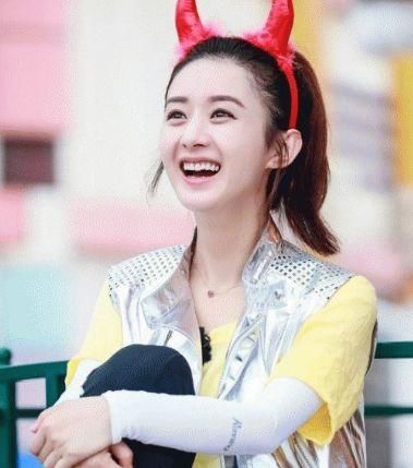 幽默的颖宝回应怀孕的谣言，竟然还说要劈个叉给粉丝看
