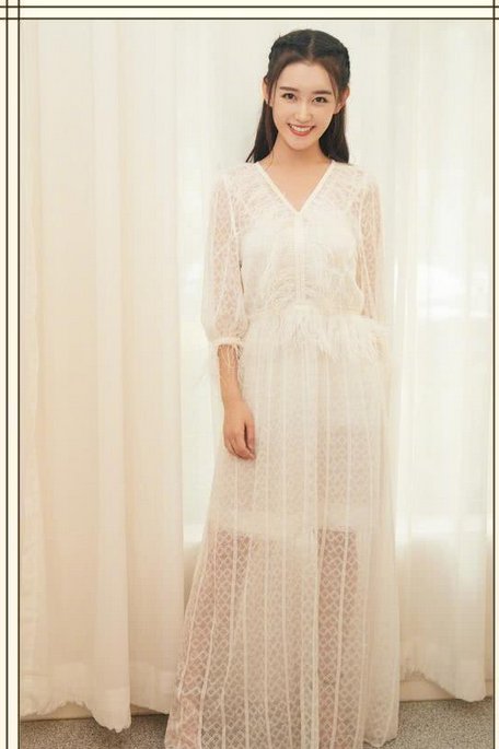 蒋依依完全长开了真美，不过这双腿才是真亮了，网友:这腿简直了