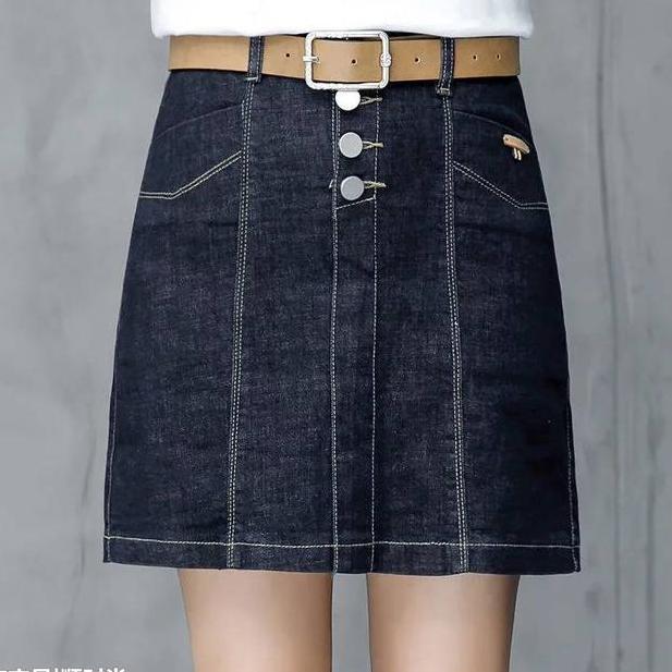 高跟黑丝配短裙，这才是这个夏天最性感的穿搭