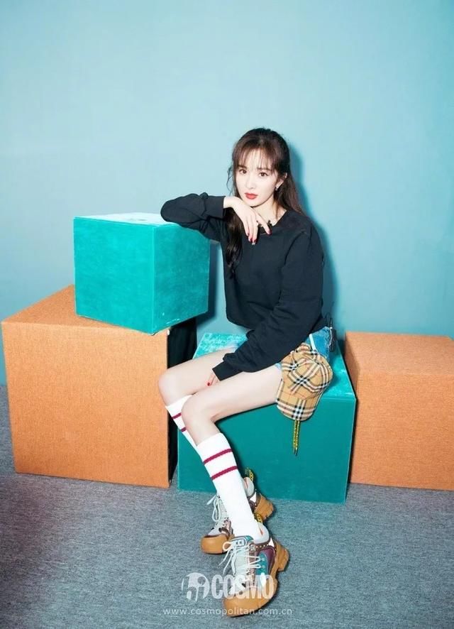 时髦办｜腿长成这样，请放过长筒袜