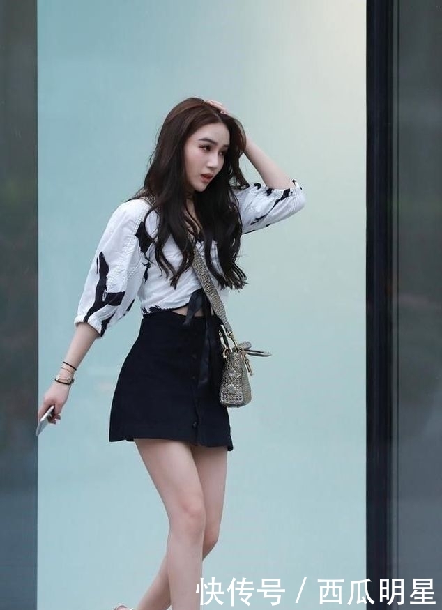  #碎花旗袍#秋季出行，个子不高配什么鞋子好，一双高跟鞋必不可少