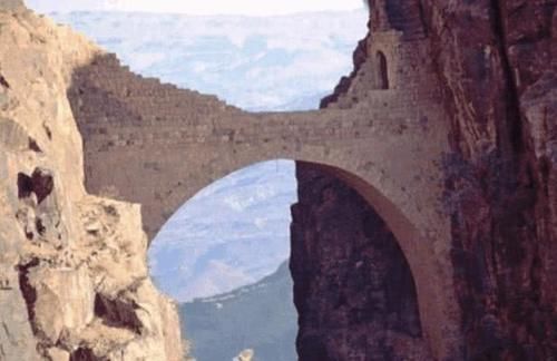 世界上“古怪”的桥，400年前就已存在，其建造之谜从未解开