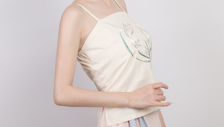 一款极致温柔的汉服“吊带”，穿在身上特别美，充满了女人韵味