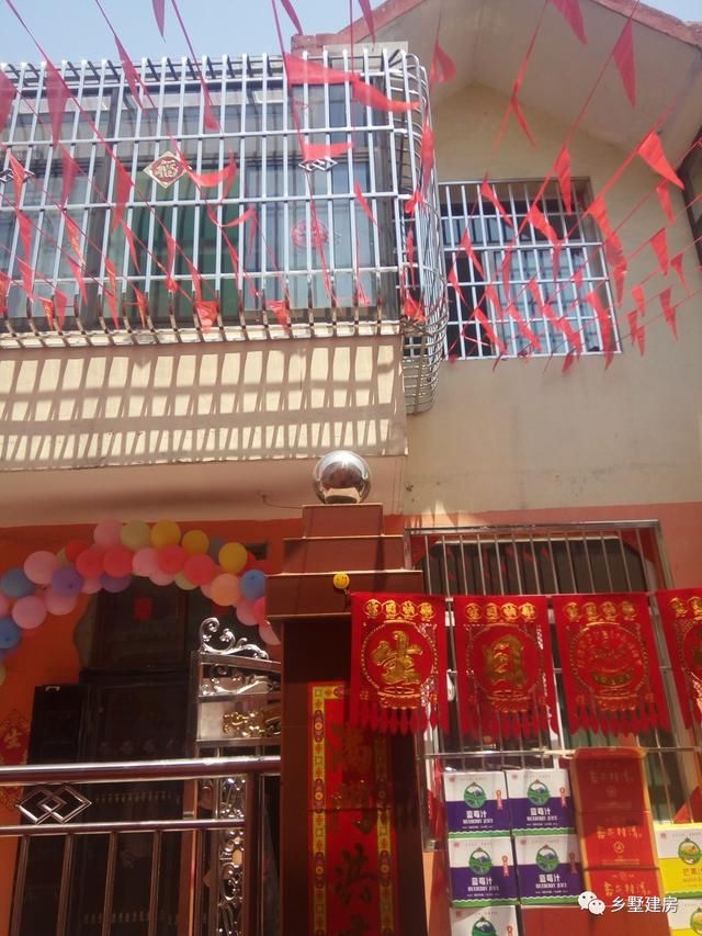 农村小伙建起三层小别墅，再也不用愁还房贷了