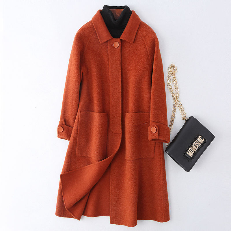 即使不会打扮，春节也别穿羽绒服，今年流行这样的大衣，洋气减龄