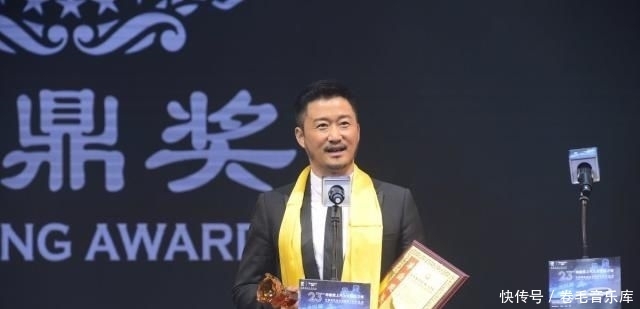  『正义』随地吐痰还骂人，一直为正义使者的吴京素质遭到众人质疑