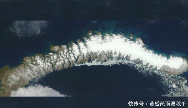 是好是坏？卫星发现海面冒出一块陆地，附近岛屿离奇消失