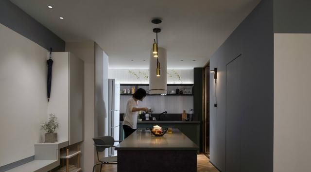  【设计】72㎡新房的高级场面：一进门就被吊顶吸引，隐形踢脚线太赞了！