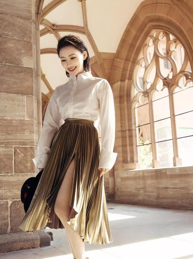  #金属质感#一条百褶裙就能办到的优雅温婉，你怎么还没穿？