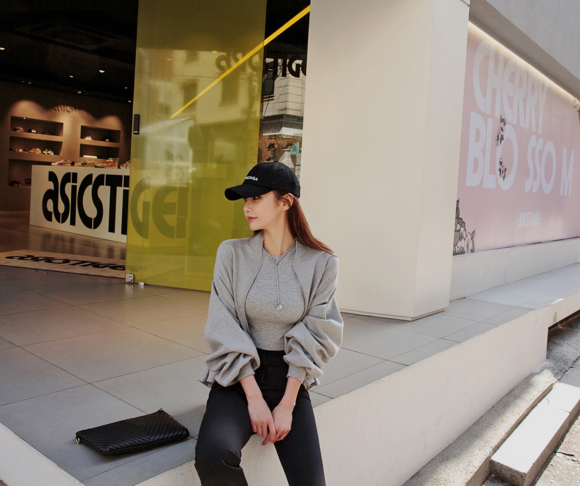 女神孙允珠，酷炫卡路里灰青石健美打底衫