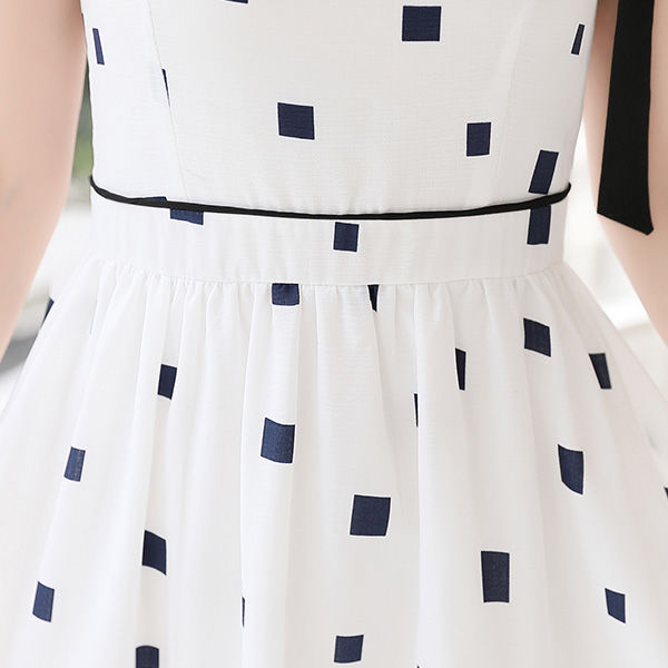 败家老婆，偷偷买了件吊带裙，穿上美得让人流鼻血