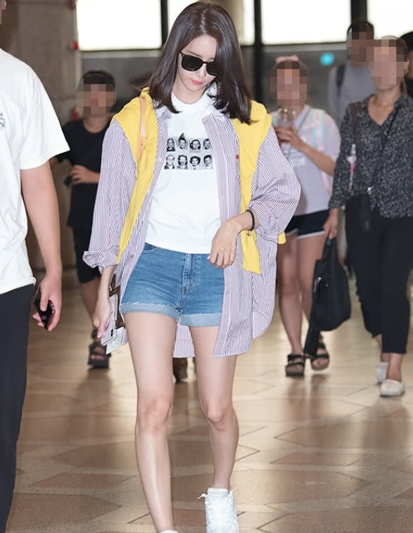 林允儿只有脸能看，罗圈腿难看到不忍直视，还穿短裤也是服了！