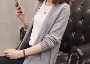 过时的羊绒大衣别穿了，今年流行这样的秋装外套，洋气显瘦美