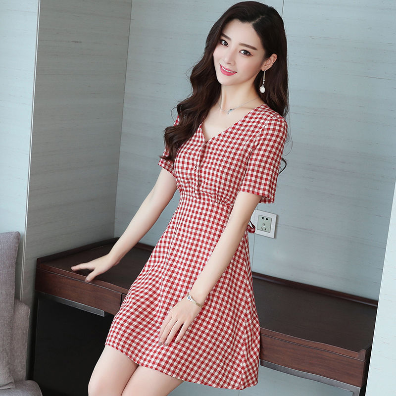 小个子不穿高跟鞋也很美，小鸟依人的感觉，穿拖鞋都可以迷倒一片