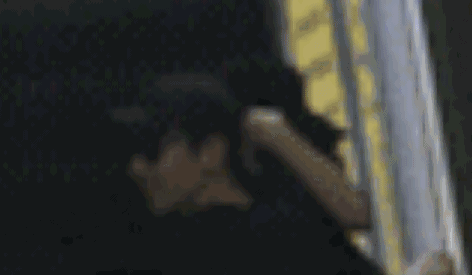 赵又廷现身机场接高圆圆，两人很甜蜜，打破家暴谣言！