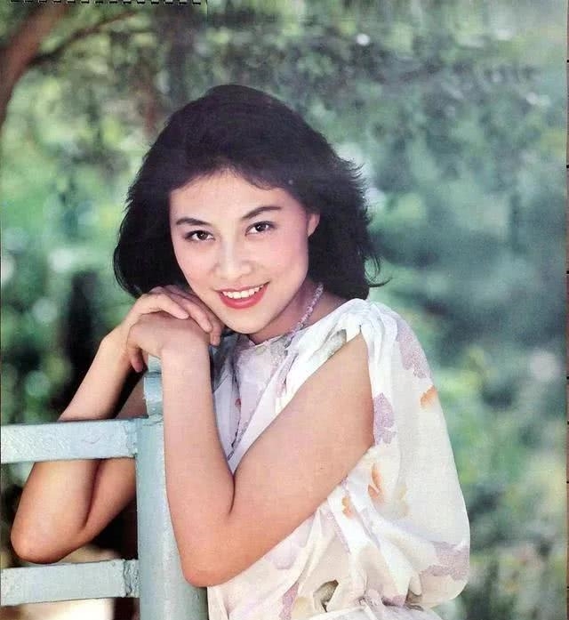 『力捧』被张嘉译力捧的“贾小朵”:母亲是著名演员,她的童年却缺少母爱