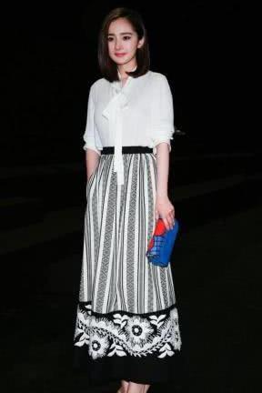 服了杨幂！白衬衫都被撑出不一样的曲线，网友：刘恺威无比幸福！