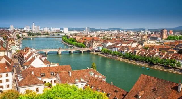 因为太美禁止拍照的国家,7块钱买湖景房,一生一定要去一次