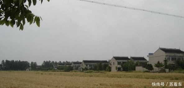  「农民」农村拆迁房为什么农民不愿意搬？除了钱，这个原因才是