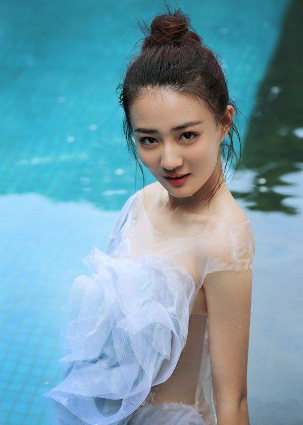 徐璐的迷人身材照，图二帅气十足，图六让我移不开眼睛