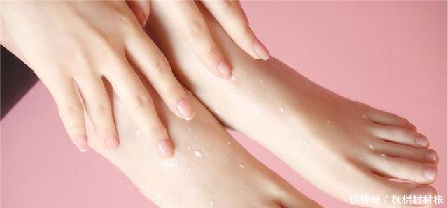 每天穿高跟鞋，腿变长了，那你的脚还好么