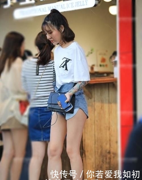 『短裤』街拍:露兜短裤究竟有多大的魅力,竟然让小姐姐这么爱