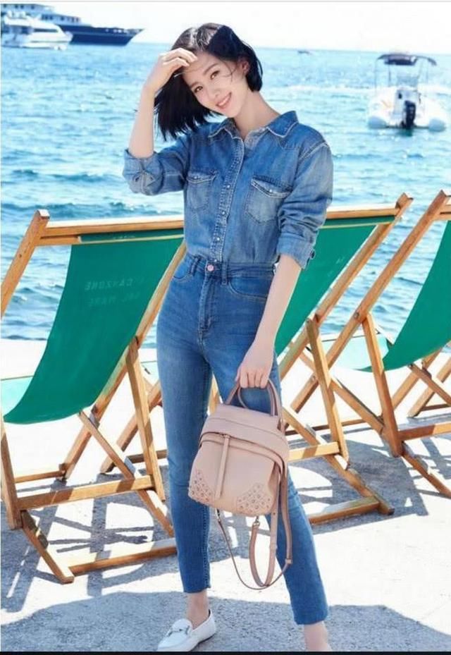 刘诗诗开启高跟鞋潮流，网友：外面那个塑料袋是什么，不怕摔倒