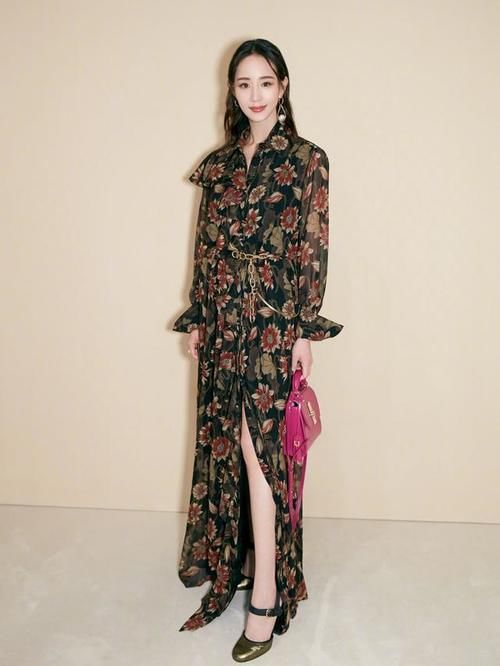  [碎花]春天里的碎花裙，过了40岁女人最趁手的＂武器＂！温婉知性且减龄