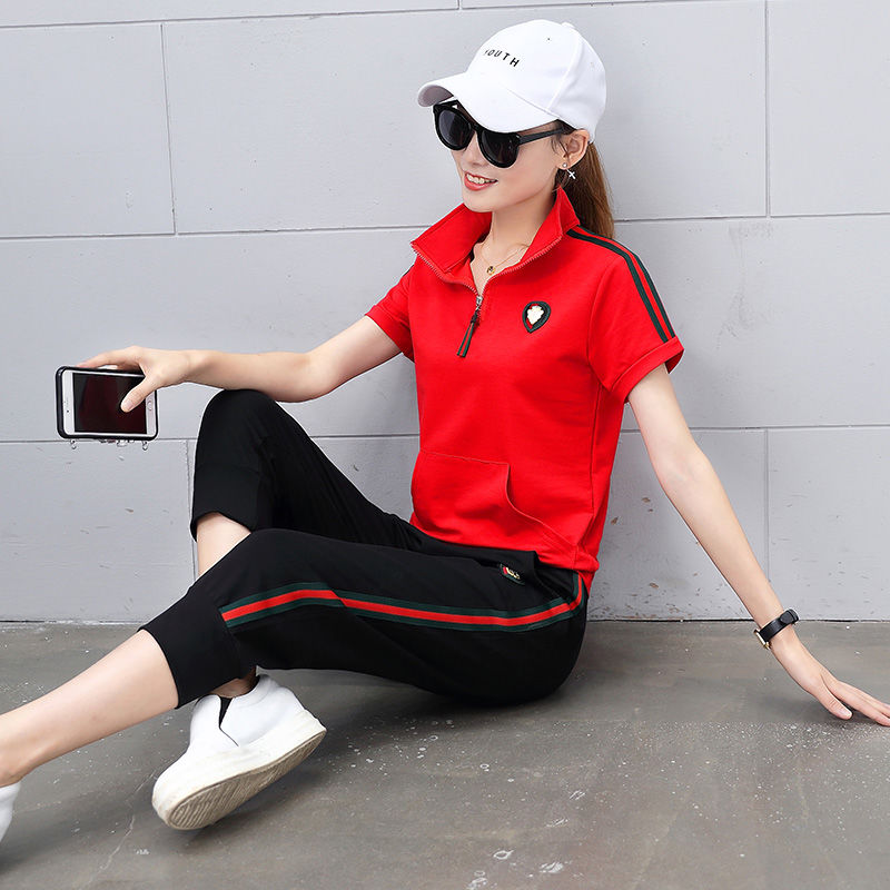 跳广场舞,56岁妈妈不穿裙子,就穿这运动套装,美的路人频回头