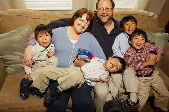 为什么美国人喜欢领养中国小孩?原因真的扎心