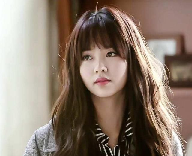 “美人胚子”金所炫爆肥，手拿扇子水壶似大妈，网友:已经脱粉!